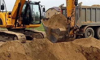 Выкопать яму экскаватором в Сегеже от 924 руб. - 2Землекопа-Сгж
